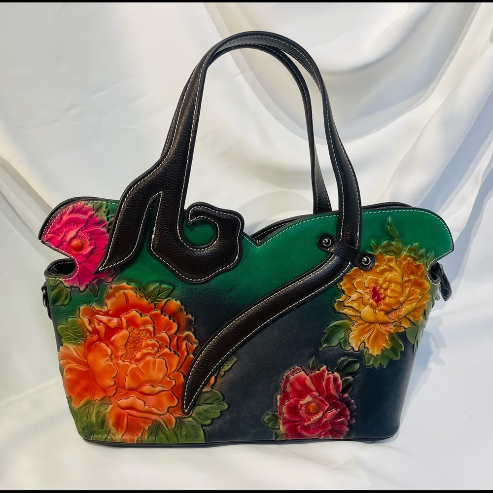 Beautiful Hand-Crafted Leather Purse. NWOT.